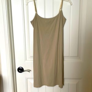 Khaki spaghetti adjustable straps.Really cute! Stretchable! Fun to wear!